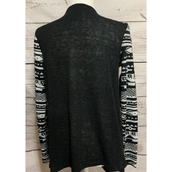 NWOT Flying Tomato Black & White Aztec Cardigan - Picture 4 of 5